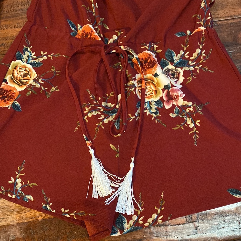 ❤️HAUTE ROUGE OFF SHOULDER FLORAL ROMPER❤️ - Picture 3 of 6